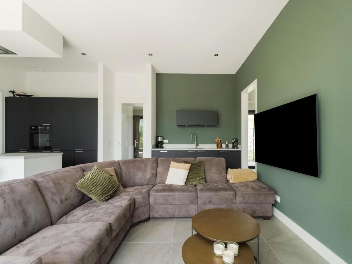 Swanky Villa In Zeewolde With Garden Eksteriør billede