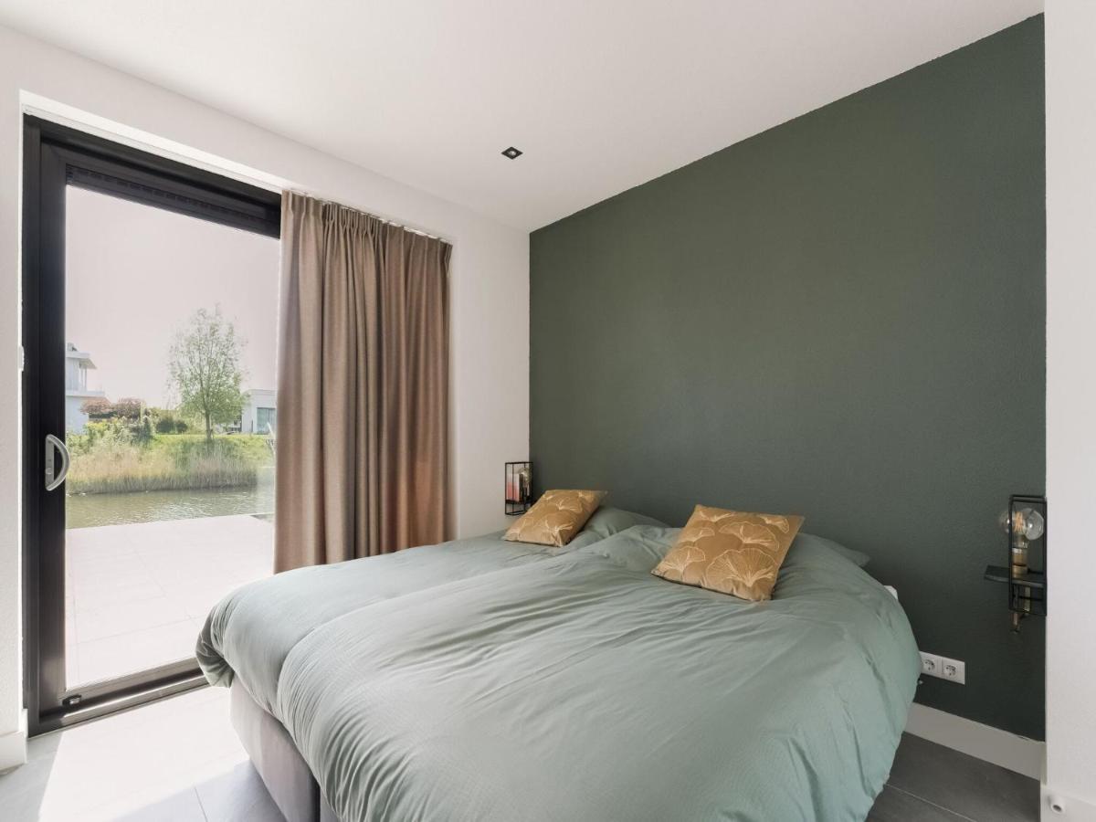 Swanky Villa In Zeewolde With Garden Eksteriør billede