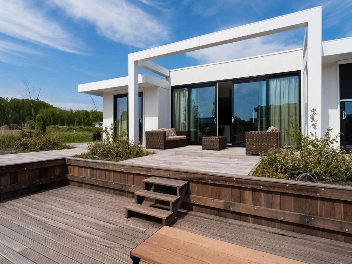 Swanky Villa In Zeewolde With Garden Eksteriør billede