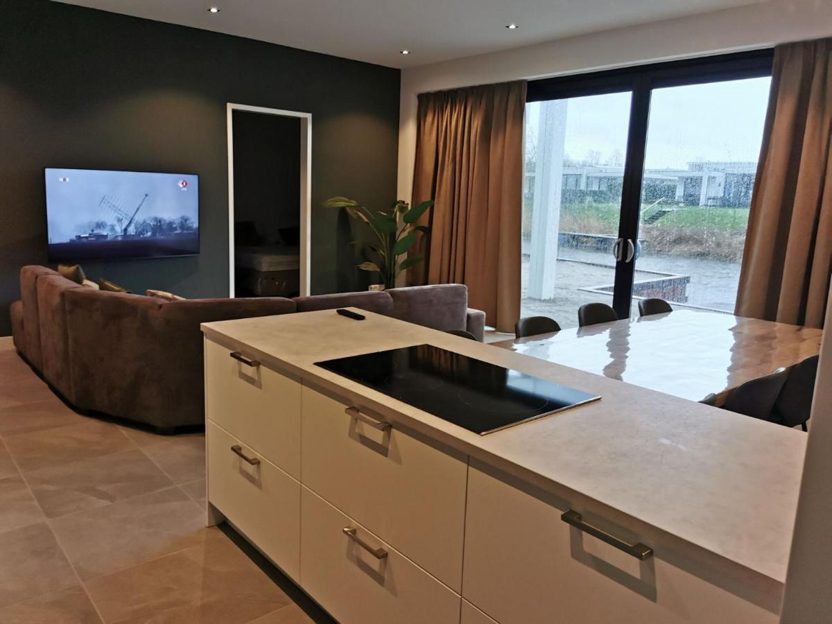 Swanky Villa In Zeewolde With Garden Eksteriør billede